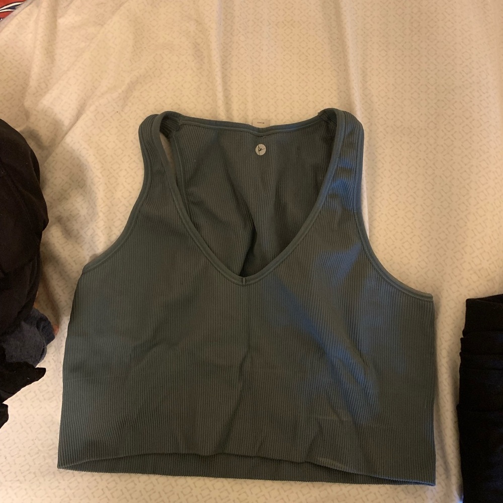 Sports crop top